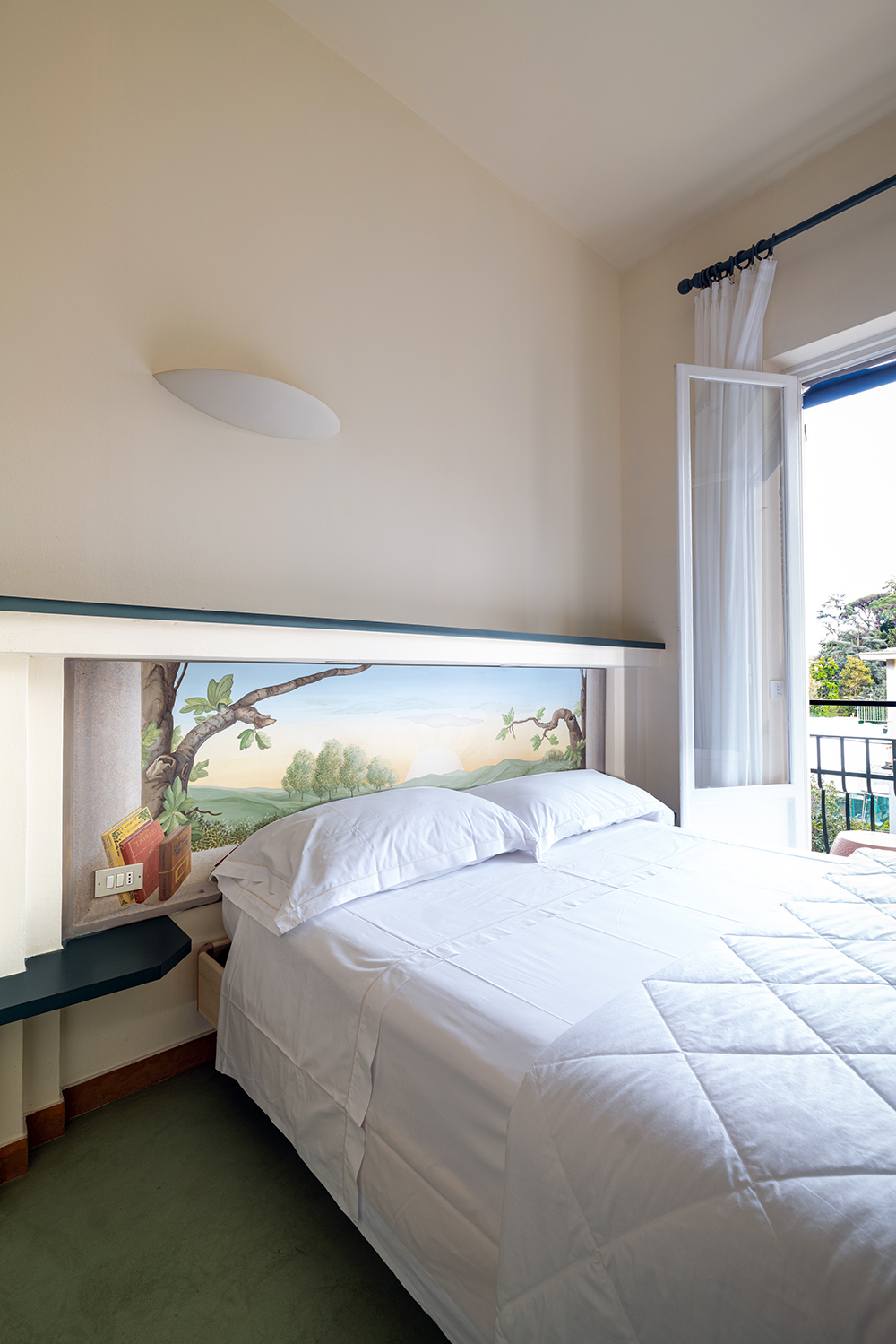 1.17 QUEEN HOTEL MINERVA